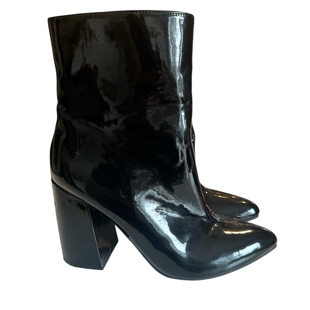 12 Thompson size 9 1/2 Black Patent Leather Ankle Boots Bootie